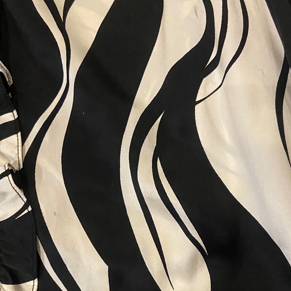 White House Black Market Black and White Off-Shoulder Blouse - Picture 6 of 9